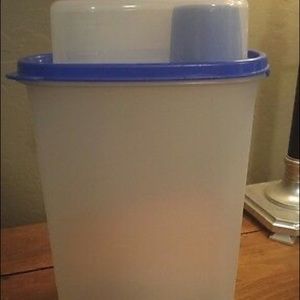 NWOT Tupperware modular mates w/pour spout